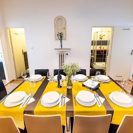 Authentic At Historical Square Appartement